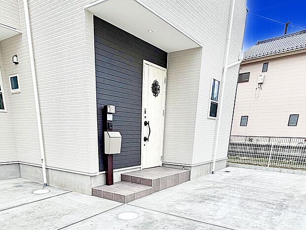 ■ 家族とゲストをやさしく迎える、心温まる玄関