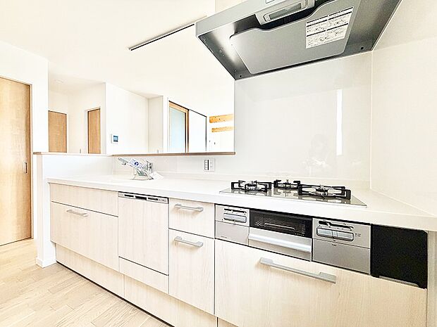 ■シンプルで機能的、毎日使いやすいキッチン