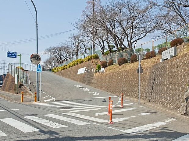 中学校 550m 伊勢原市立成瀬中学校