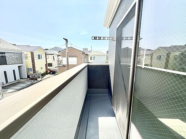 ■ 自然を身近に感じる、開放的なバルコニー