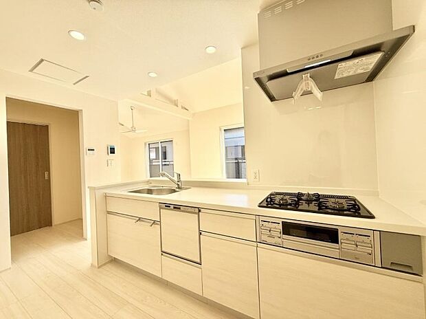 ■シンプルで機能的、毎日使いやすいキッチン