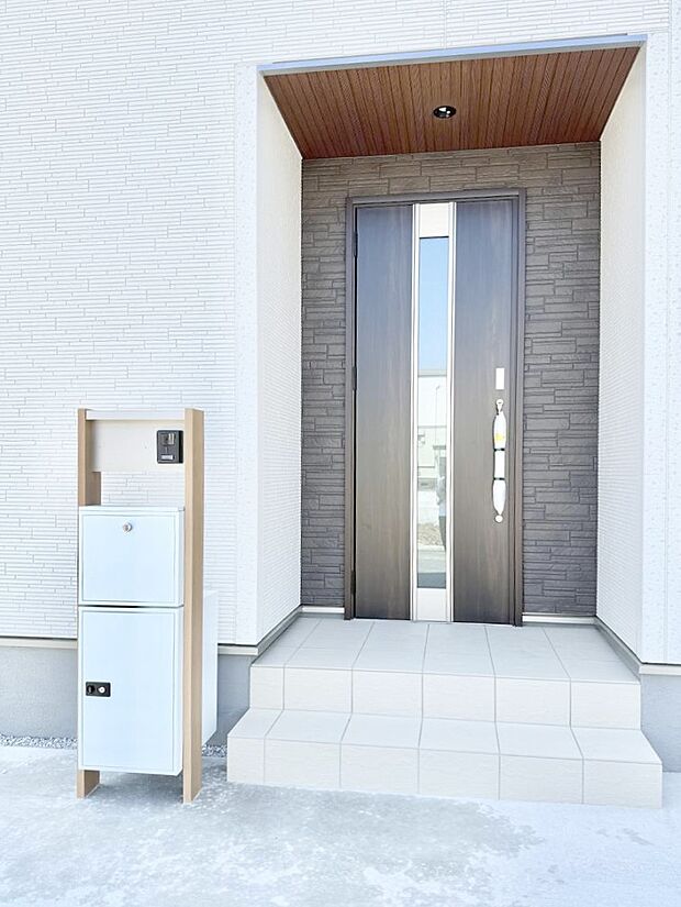 ■ 心地よい暮らしへとつながる、温かい玄関