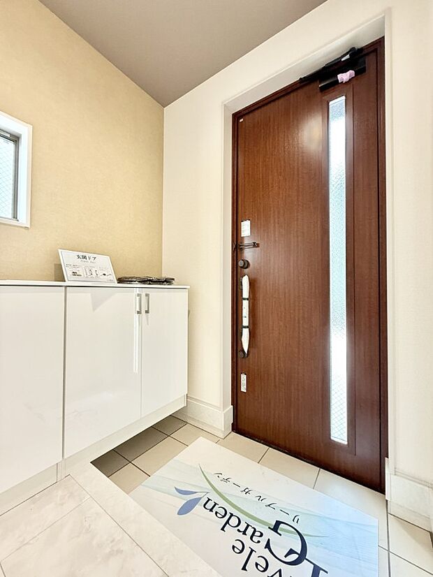 ■ 毎日を気持ちよく迎える、明るく温もりのある玄関