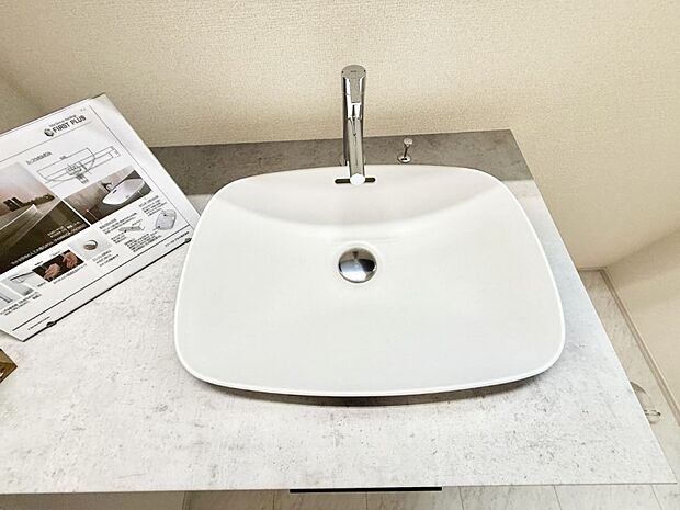 ■細かい部分まで洗いやすく便利なハンドシャワー付き