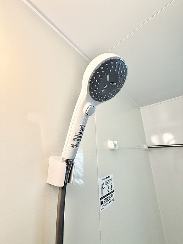 ■わざわざシャワー水栓のレバーまで手を伸ばす必要がなく、簡単に止水できる