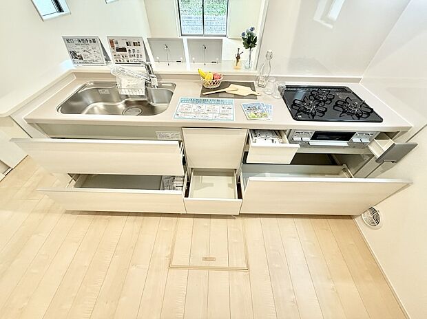 ■シンプルで機能的、毎日使いやすいキッチン