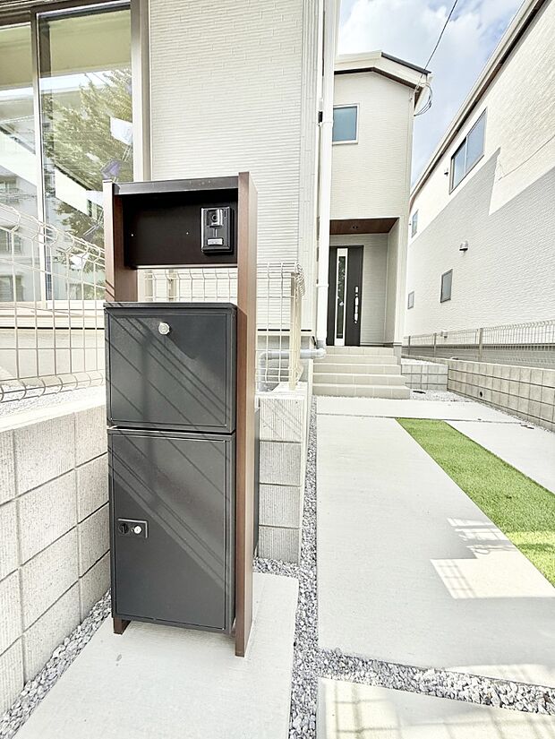 ■ シンプルで美しく、住まいの第一印象を彩る玄関です