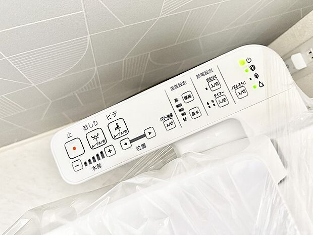 ■温水洗浄で快適、清潔感が保たれるシャワートイレ