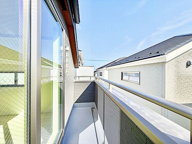 ■ 心地よい風と光を感じる、くつろぎのバルコニー