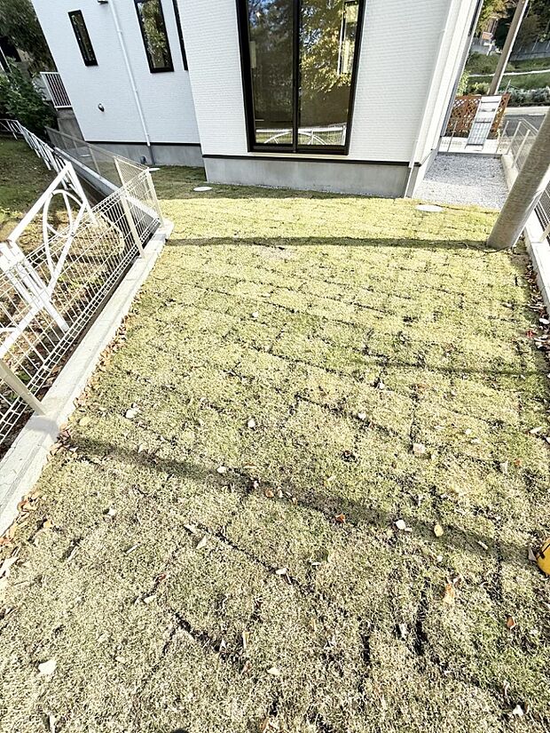 ■季節の移ろいを感じられる、落ち着いた雰囲気の屋外空間