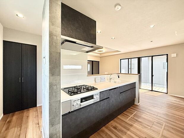 ■シンプルで機能的、毎日使いやすいキッチン