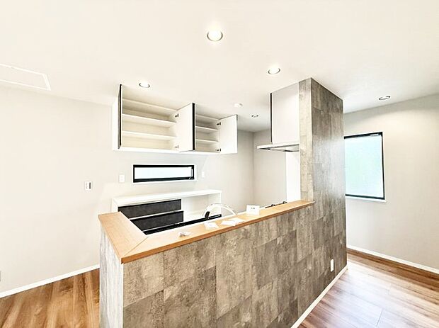 ■家族の絆を深める、温もりのあるキッチン