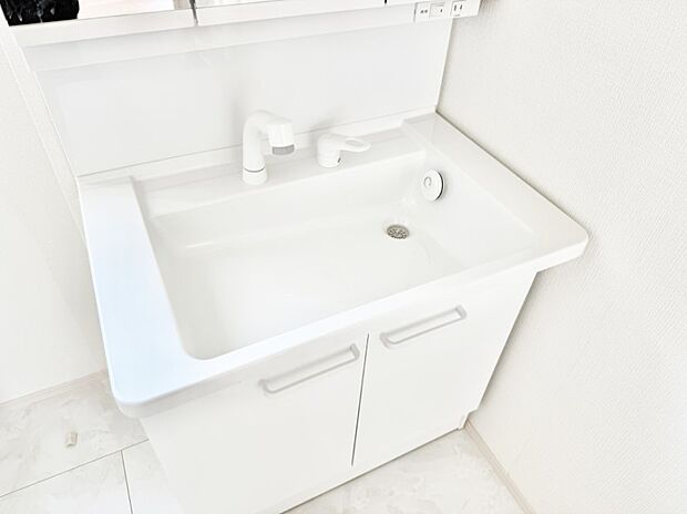 ■手洗いや顔を洗う時も快適に使える便利なシャワー