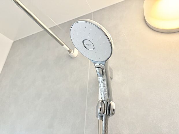 ■手元で簡単に止水できるため、水の無駄遣いを減らすことができます。