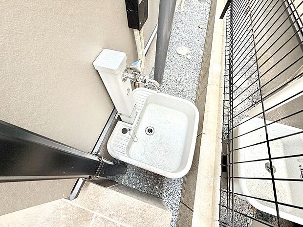 ■ガーデニングや洗車などの際に大活躍な屋外立水栓  