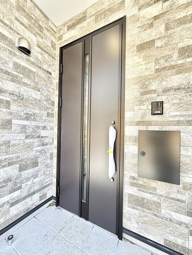 ■ シンプルで美しく、住まいの第一印象を彩る玄関です