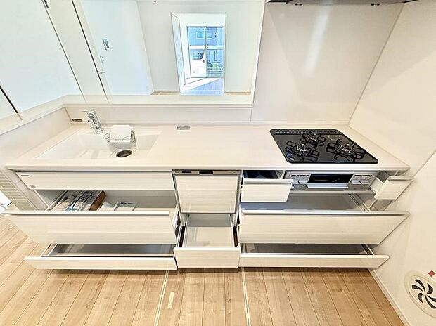 ■シンプルで機能的、毎日使いやすいキッチン