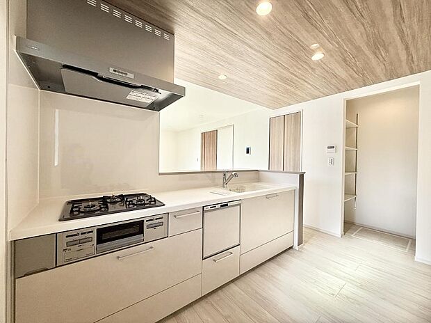 ■シンプルで機能的、毎日使いやすいキッチン