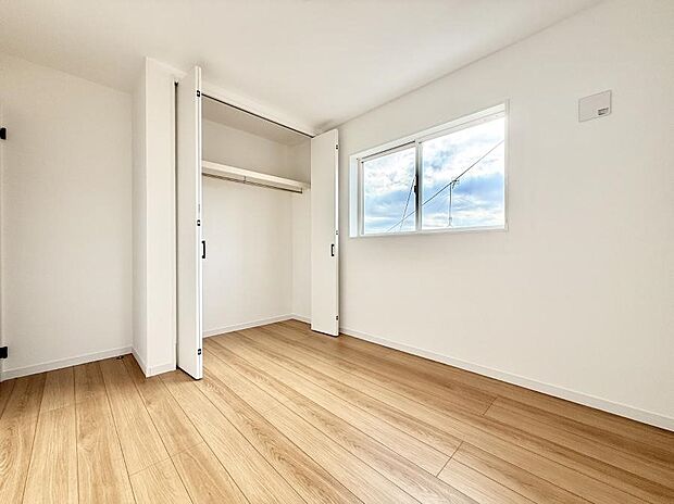 4号棟 ■落ち着いた色合いのお部屋で穏やかな時間を楽しめます
