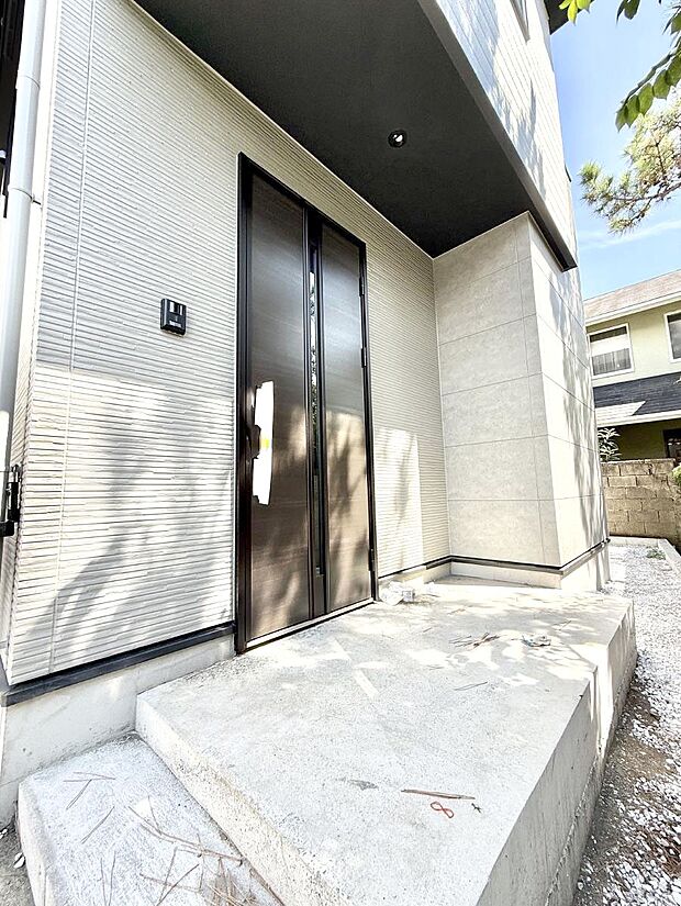 ■ 心地よい暮らしへとつながる、温かい玄関