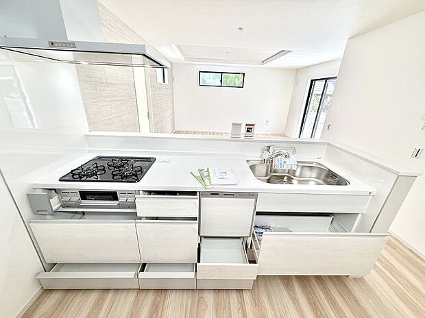 ■シンプルで機能的、毎日使いやすいキッチン