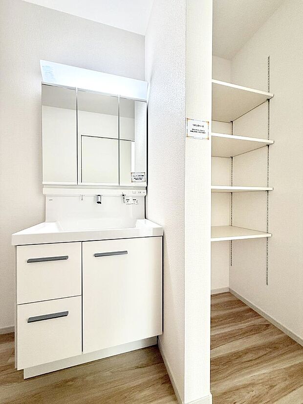 ■明るい洗面所は毎朝の歯磨きも楽しくできちゃいそうです♪