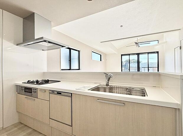 ■シンプルで機能的、毎日使いやすいキッチン