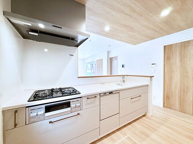 ■シンプルで機能的、毎日使いやすいキッチン