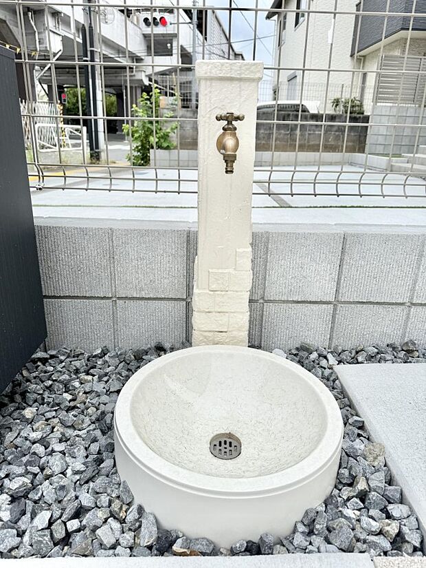 ■ガーデニングや洗車などの際に大活躍な屋外立水栓