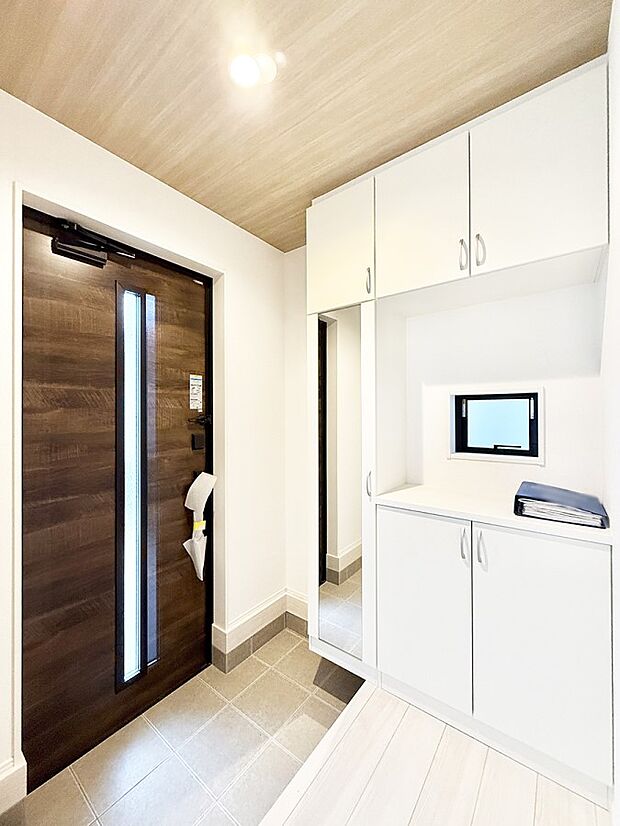 ■ 毎日を気持ちよく迎える、明るく温もりのある玄関