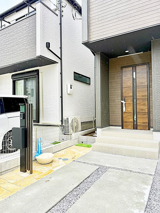 ■ 家族とゲストをやさしく迎える、心温まる玄関