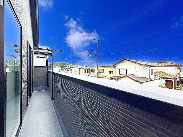 ■ 自然を身近に感じる、開放的なバルコニー