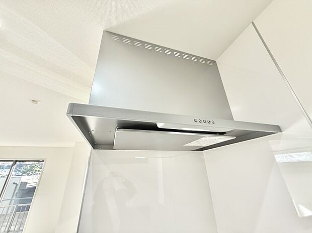 ■フードに覆われている為、匂いが換気扇に誘導され、効率的に排煙ができます