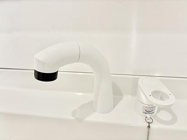 ■細かい部分まで洗いやすく便利なハンドシャワー付き