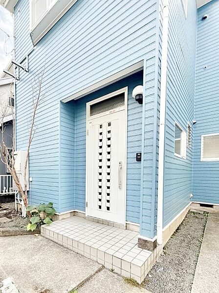 ■ シンプルで美しく、住まいの第一印象を彩る玄関です