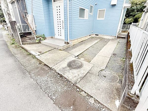 ■狭い駐車に1万払うくらいなら、家ごと手に入れちゃえば？