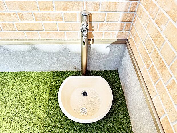 ■洗車もご自宅でできる便利な散水栓付き！  