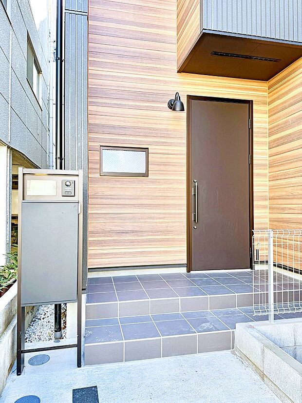 ■ 心地よい暮らしへとつながる、温かい玄関