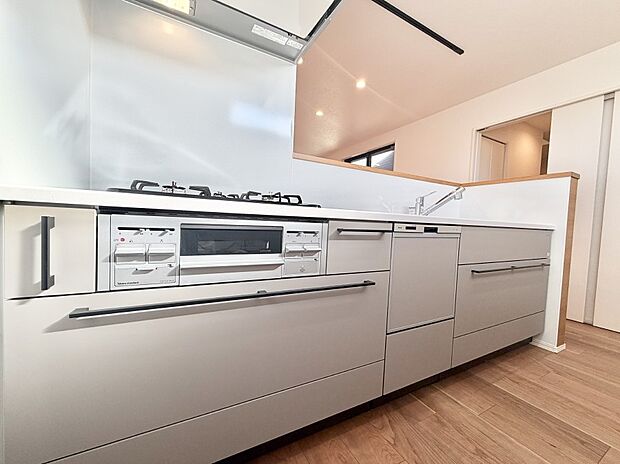 ■シンプルで機能的、毎日使いやすいキッチン