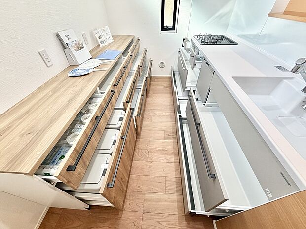 ■家族の絆を深める、温もりのあるキッチン