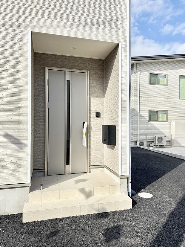 ■ 家族とゲストをやさしく迎える、心温まる玄関