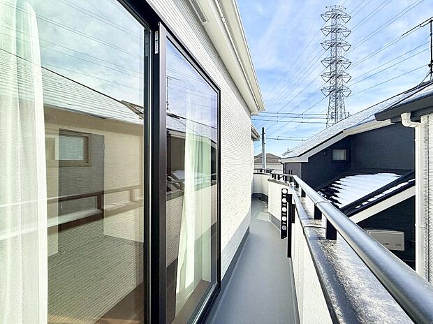 ■ 自然を身近に感じる、開放的なバルコニー