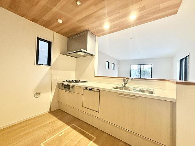 ■シンプルで機能的、毎日使いやすいキッチン