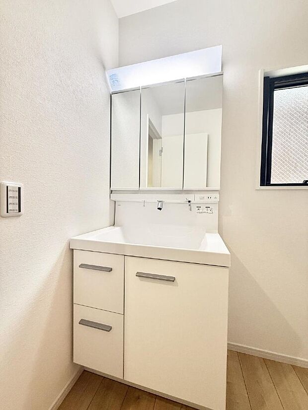 ■明るい洗面所は毎朝の歯磨きも楽しくできちゃいそうです♪