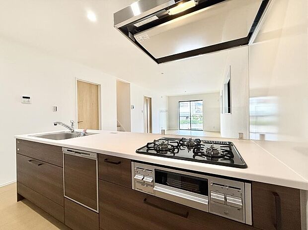 ■シンプルで機能的、毎日使いやすいキッチン