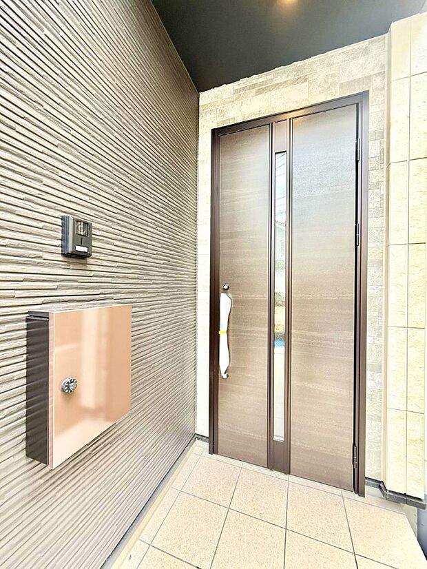 ■ 心地よい暮らしへとつながる、温かい玄関