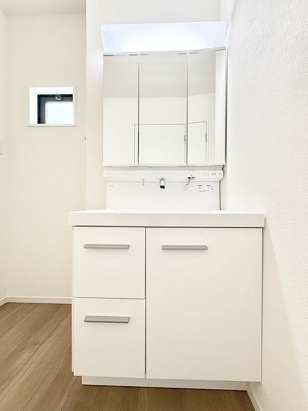 ■明るい洗面所は毎朝の歯磨きも楽しくできちゃいそうです♪