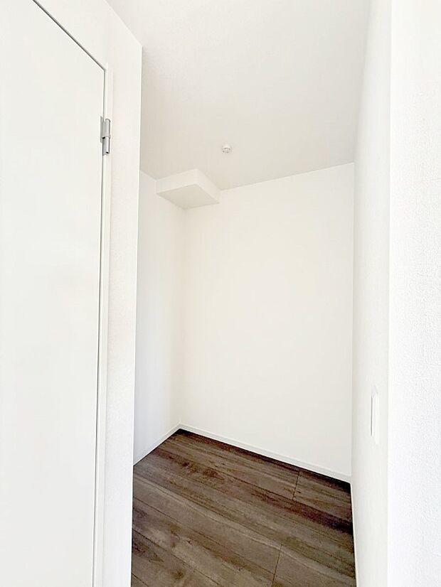 ■季節の洋服も、思い出の小物もすっきり収納できるウォークインクローゼット付  