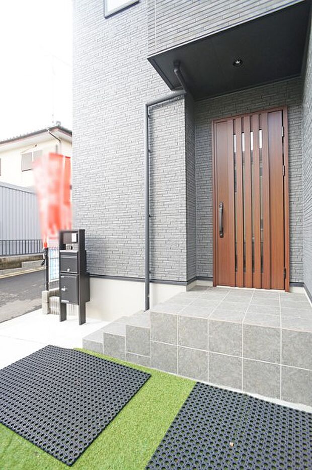 ■ シンプルで美しく、住まいの第一印象を彩る玄関です