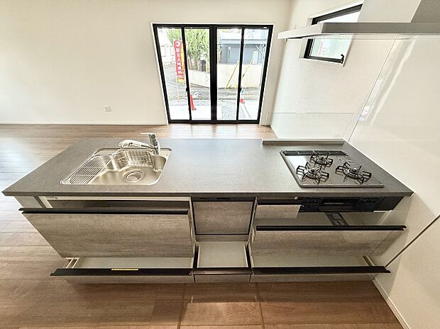 ■シンプルで機能的、毎日使いやすいキッチン